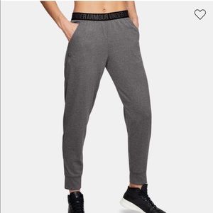 1 DAY SALE❤️NWT Women’s under armour sweats- sz S